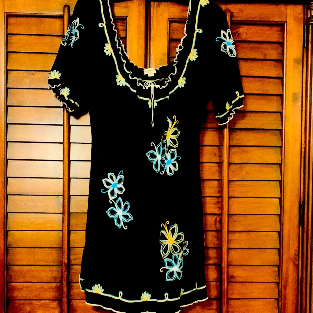 Beautiful top, real embroidery! Pair it with jeans or dressy black pants.